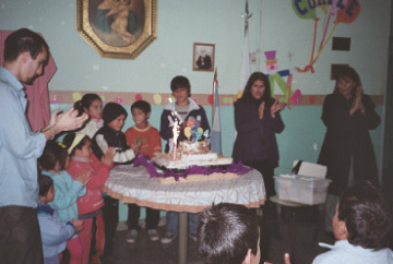 Festejo de cumpleaños en la Casa del Niño